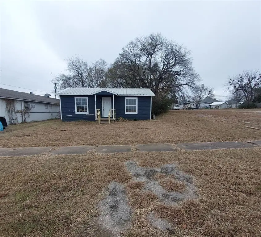 Denison, TX 75021,403 E Sears Street