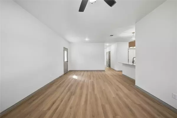 Covington, TX 76636,105 S Barron