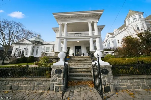 Weehawken Twp., NJ 07086,1 Hamilton Ave