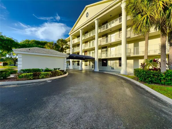 Davie, FL 33324,1701 Whitehall Dr #303