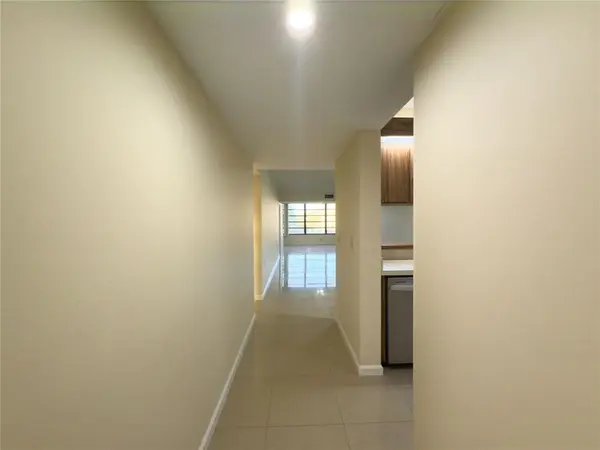 Davie, FL 33324,1701 Whitehall Dr #303