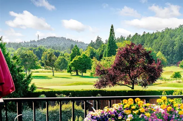 Saanich, BC V8Y 2M9,5388 Parker Ave