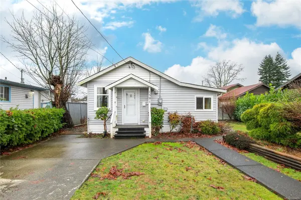 1581 20th Ave, Campbell River, BC V9W 4N1