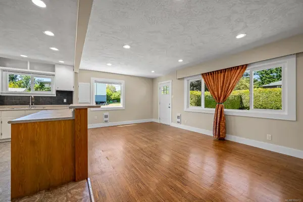 Comox, BC V9M 2C9,1825 Robb Ave