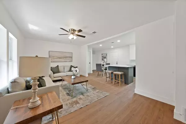 Hurst, TX 76053,552 Norwood Drive