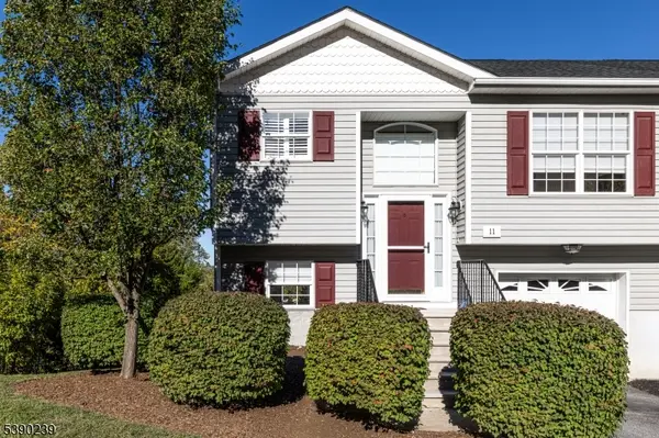 11 Oak Point Dr,  Hamburg Boro,  NJ 07419