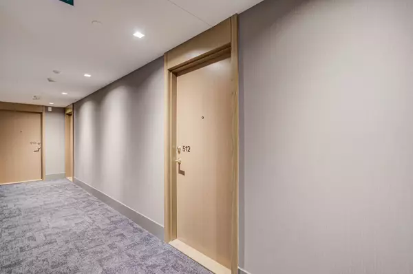 Toronto E01, ON M4L 1C2,1285 Queen ST E #512