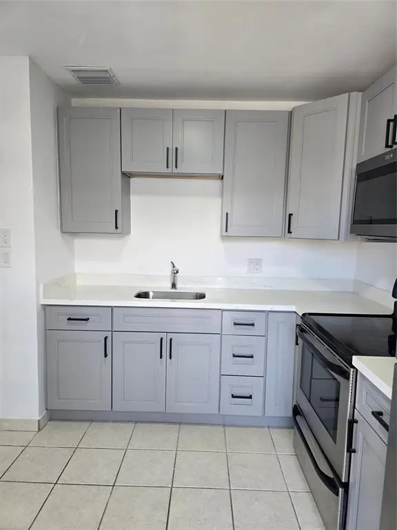 Lauderhill, FL 33313,4310 NW 12th Ct #204