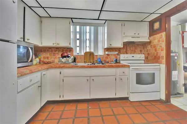 Lauderdale Lakes, FL 33319,4401 NW 33rd St