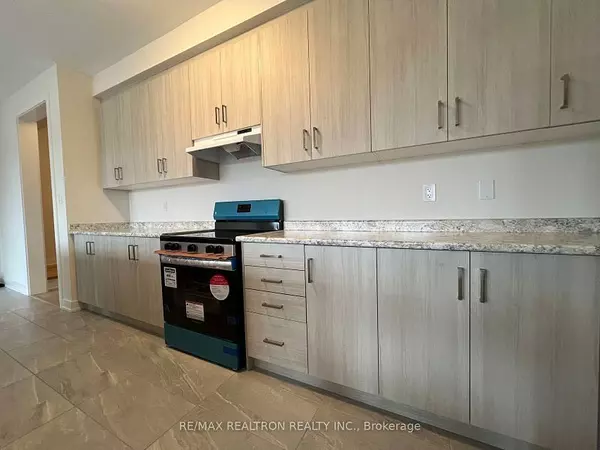 East Gwillimbury, ON L0G 1R0,49 Kenneth Rogers CRES