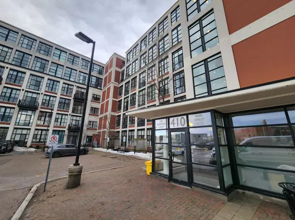 Kitchener, ON N2G 1C3,410 King ST W #424