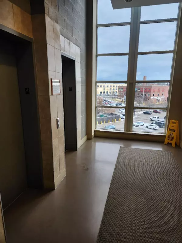 Kitchener, ON N2G 1C3,410 King ST W #424