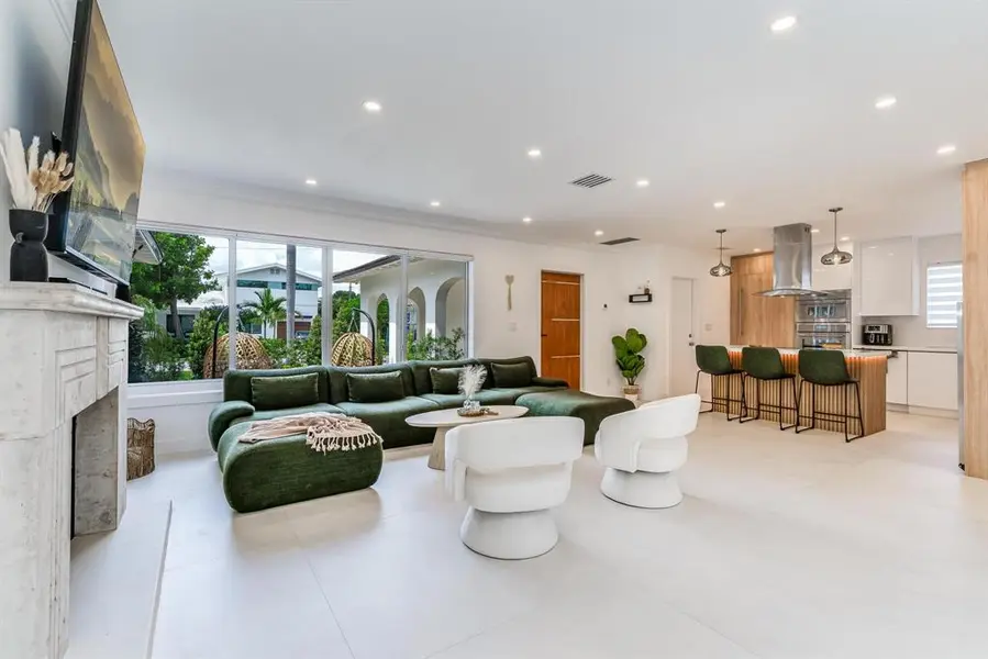 616 NE 16th Ter, Fort Lauderdale, FL 33304