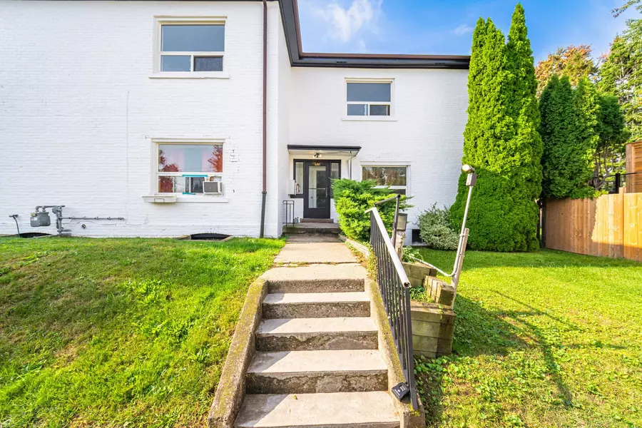 486 Holtby AVE #3, Burlington, ON L7R 2R3