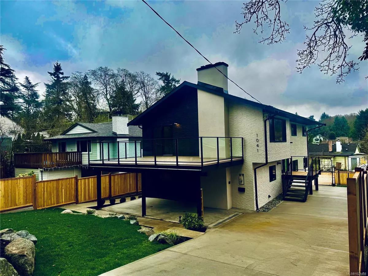 Saanich, BC V8X 3B5,1041 Hulford St