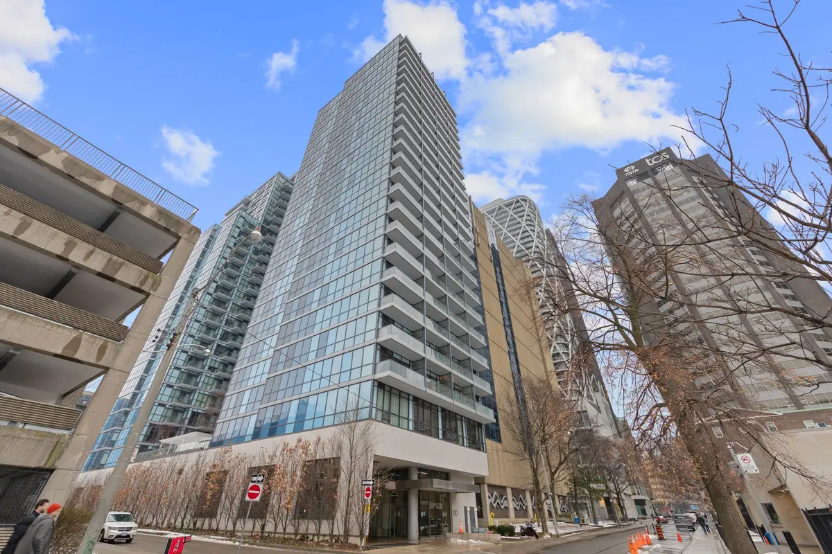 Toronto C01, ON M5T 0A9,210 Simcoe ST #607