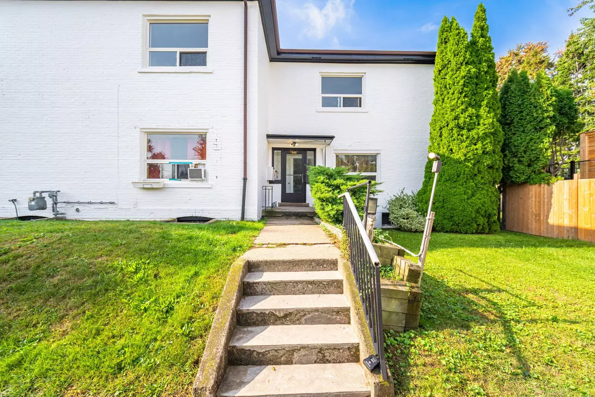 Burlington, ON L7R 2R3,486 Holtby AVE #3