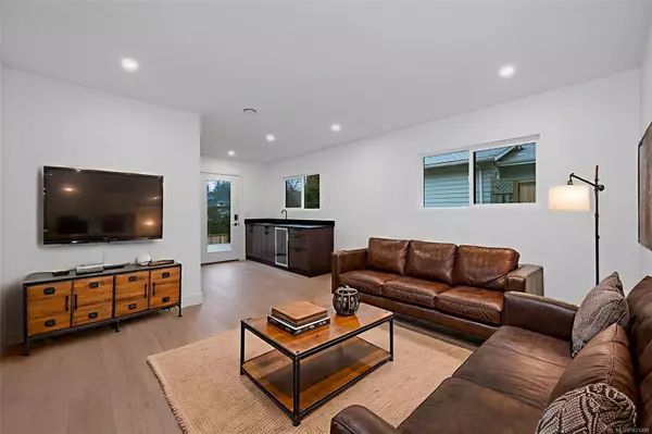 Saanich, BC V8X 3B5,1041 Hulford St