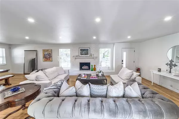 Dallas, TX 75228,5837 Clendenin Avenue