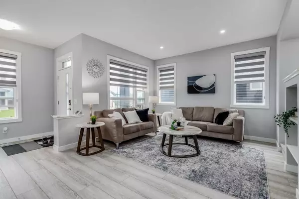 Airdrie, AB T4B 5E1,1037 Chinook Gate Heath SW