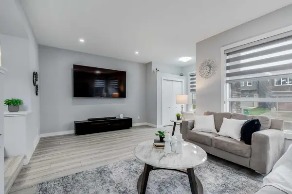 Airdrie, AB T4B 5E1,1037 Chinook Gate Heath SW