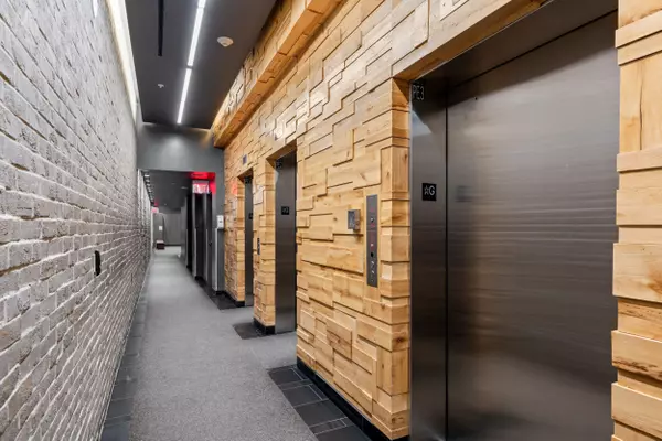 Toronto C01, ON M5T 0A9,210 Simcoe ST #607