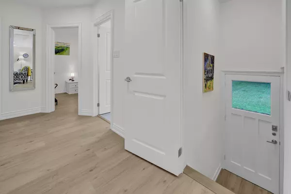 Toronto C14, ON M2M 1Y9,219 Pemberton AVE