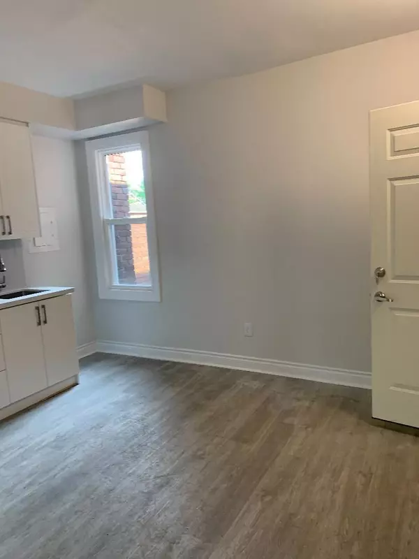 Toronto C08, ON M5A 3A3,461 Parliament ST ##201