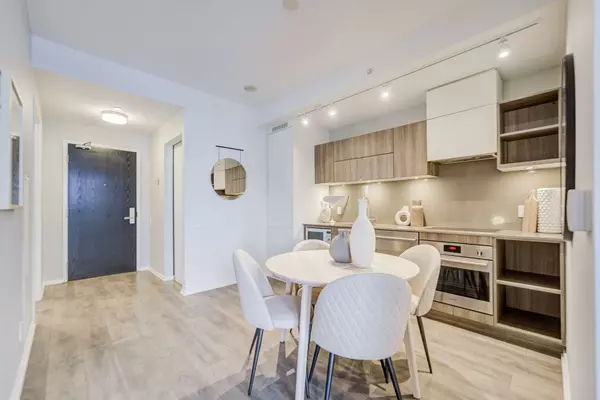 Toronto C01, ON M5V 0M2,125 Peter ST #3211