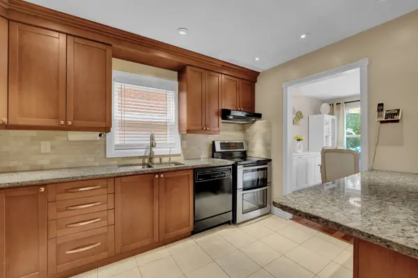 Whitby, ON L1N 6W5,74 Robinson CRES