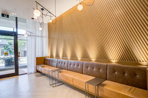 Toronto E01, ON M4L 1C2,1285 Queen ST E #512