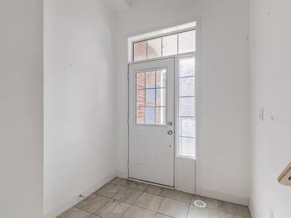 Newmarket, ON L3Y 0E3,247 Harding Park ST