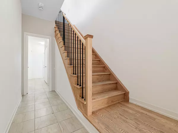 Newmarket, ON L3Y 0E3,247 Harding Park ST