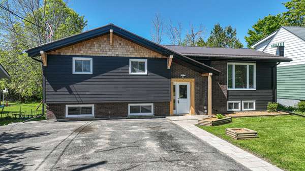 571 High ST, Orillia, ON L3V 4Y2