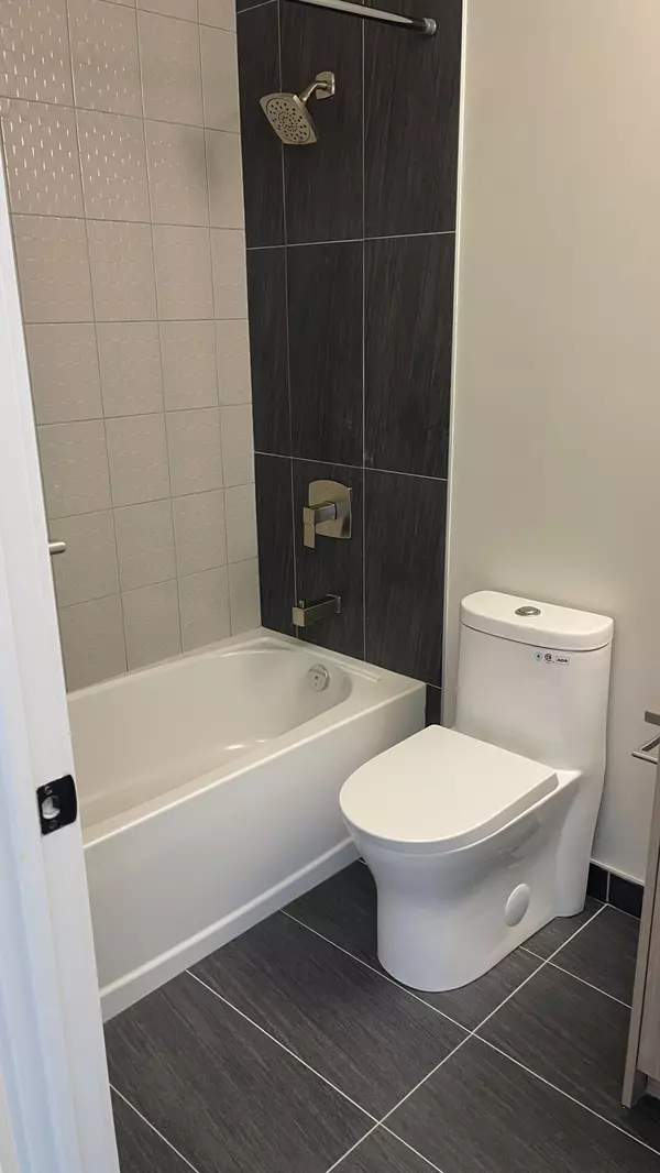 Milton, ON L9T 3L3,8020 Derry RD #509