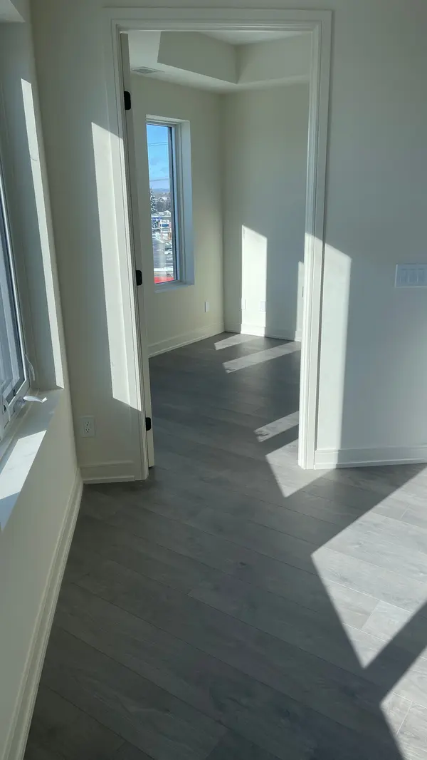 Milton, ON L9T 3L3,8020 Derry RD #509