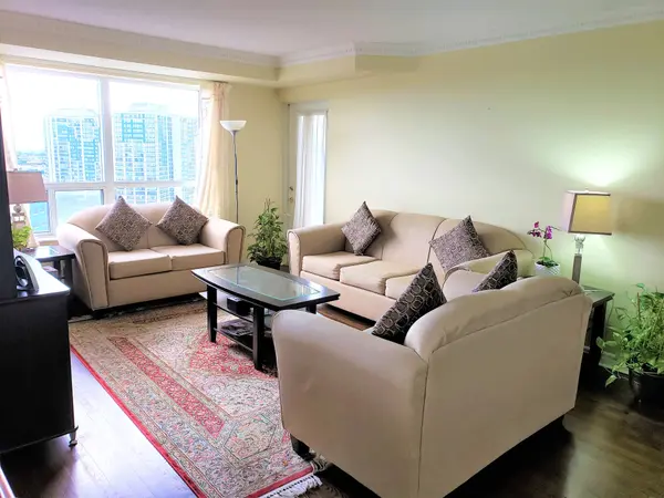 Mississauga, ON L5R 4B1,25 Kingsbridge Garden CIR #1625