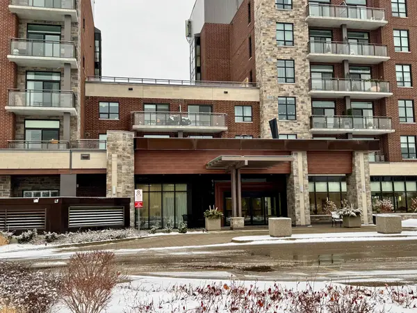 Burlington, ON L7N 1M8,3290 New ST #309