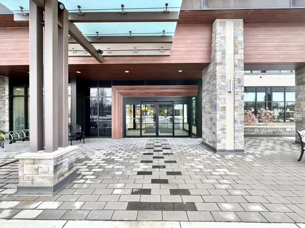 Burlington, ON L7N 1M8,3290 New ST #309