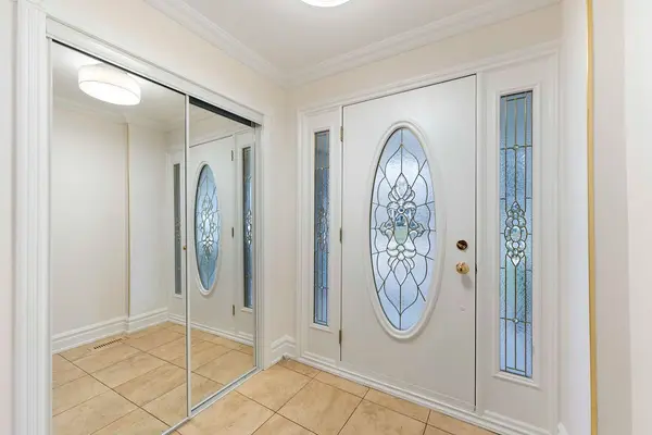 Mississauga, ON L5B 2E8,2250 Kenbarb RD