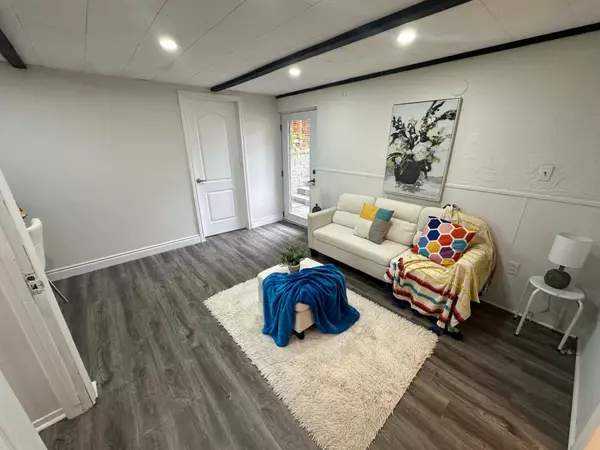 Burlington, ON L7N 3B8,608 Thornwood AVE