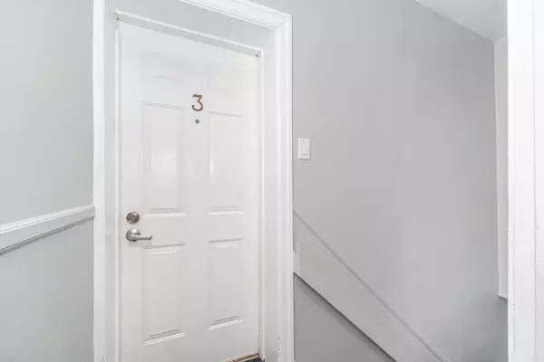 Burlington, ON L7R 2R3,486 Holtby AVE #3