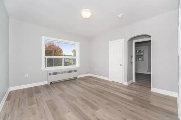 Burlington, ON L7R 2R3,486 Holtby AVE #3