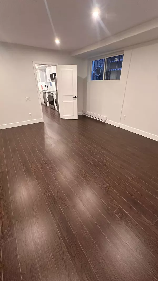 Toronto W02, ON M6H 2H5,1359 Davenport RD