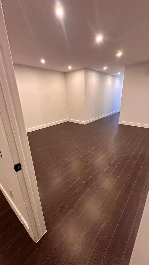 Toronto W02, ON M6H 2H5,1359 Davenport RD