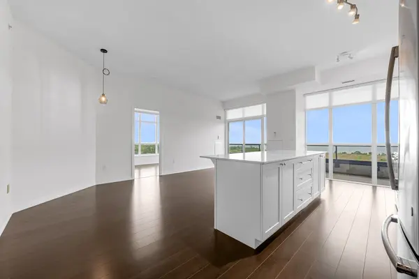 Grimsby, ON L3M 4E8,560 North Service RD N #901