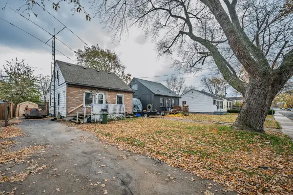 Hamilton, ON L8H 5R1,222 Walter AVE N