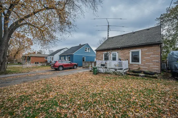 Hamilton, ON L8H 5R1,222 Walter AVE N