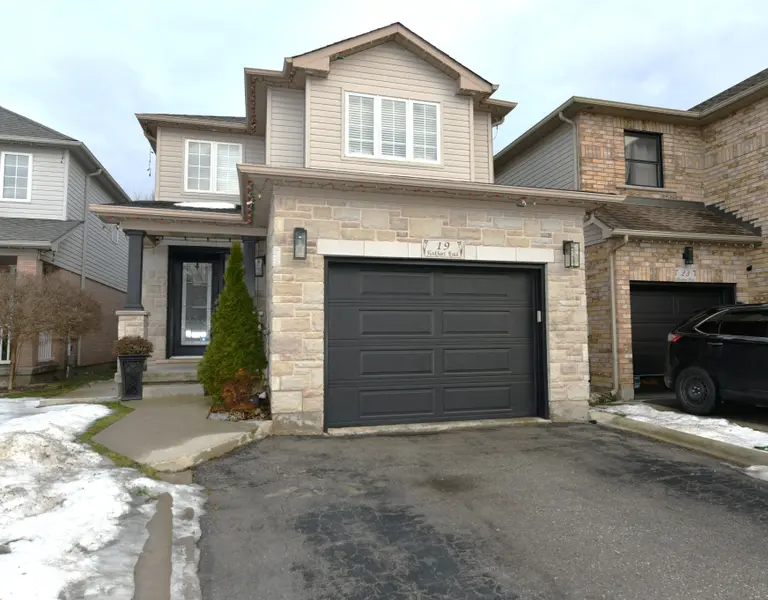 19 Flockhart RD, Cambridge, ON N1P 1G2