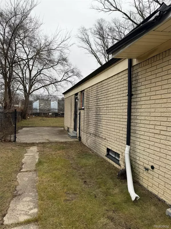 Detroit, MI 48221,20442 Greenlawn ST